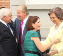 Sus Majestades los Reyes reciben al Presidente de la República de Panamá y a su esposa